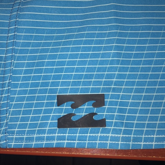 Billabong Platinum board shorts. 42 - Picture 4 of 4